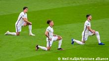 EURO 2020: Gemeinsamer Kniefall vor dem Achtelfinale