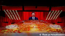 ***Dieses Bild ist fertig zugeschnitten als Social Media Snack (für Facebook, Twitter, Instagram) im Tableau zu finden: Fach „Images“ —> Weltspiegel/Bilder des Tages***
A screen shows Chinese President Xi Jinping during a show commemorating the 100th anniversary of the founding of the Communist Party of China at the National Stadium in Beijing, China June 28, 2021. REUTERS/Thomas Peter TPX IMAGES OF THE DAY
