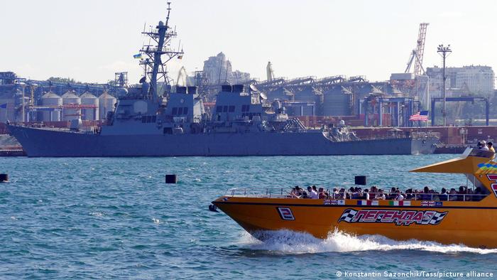 Корабель ВМФ США USS Ross у порту Одеси, червень 2021 року
