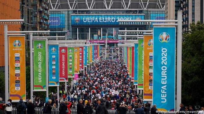 Euro 2020 Wembley Prepares To Welcome 60 000 Fans Amid Covid 19 Concerns Sports German Football And Major International Sports News Dw 06 07 2021