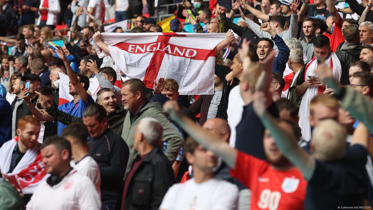 London: Wembley welcomes back record-breaking NFL crowd –