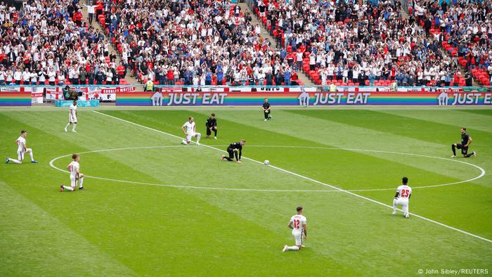 Euro Germany Join England In Kneeling Protest Sports German Football And Major International Sports News Dw 29 06 21