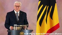 30.06.2021 *** Bundespräsident Frank-Walter Steinmeier hält im Schloss Bellevue zu Beginn der Begegnung mit dem Nationalen Rat gegen sexuelle Gewalt an Kindern und Jugendlichen eine Rede. +++ dpa-Bildfunk +++
