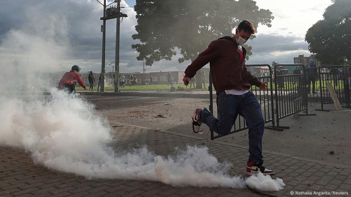 Foto de manifestantes en una protesta de Colombia