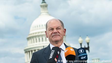 Olaf Scholz in front of the White House