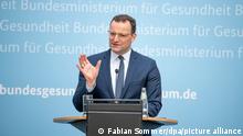 02/07/2021 Jens Spahn (CDU), Bundesgesundheitsminister, äußert sich auf einer Pressekonferenz zu Konsequenzen der STIKO-Empfehlung, nach einer ersten Impfung mit Astrazeneca einen mRNA-Impfstoff zu verabreichen.
