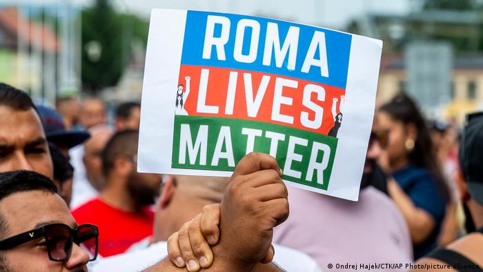 Пребиват я с ритници насред парк в Германия. Защото е