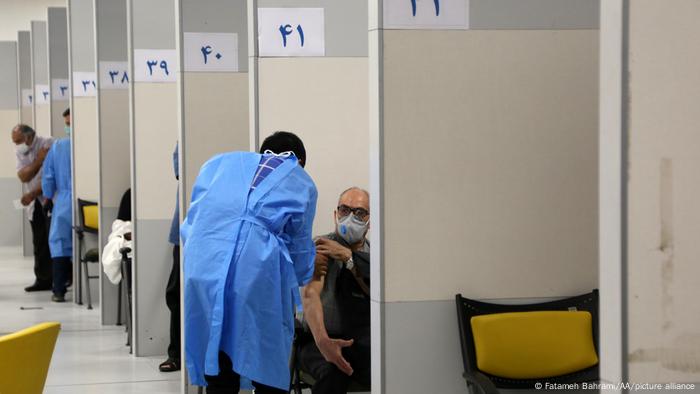 یکی از مراکز واکسیناسیون در تهران