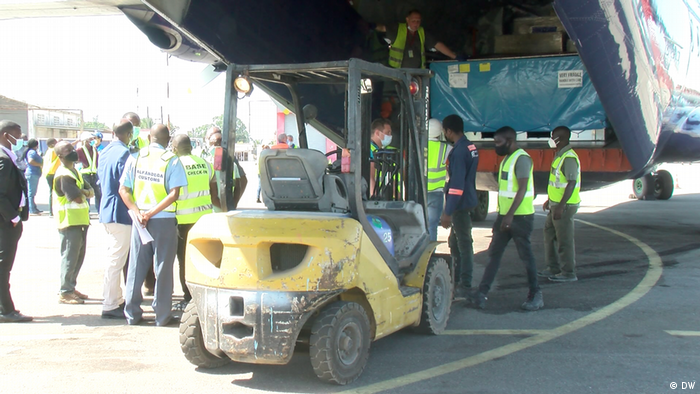 Afrika Mosambik Ankunft des ersten humanitären Brückenfluges nach Cabo Delgado