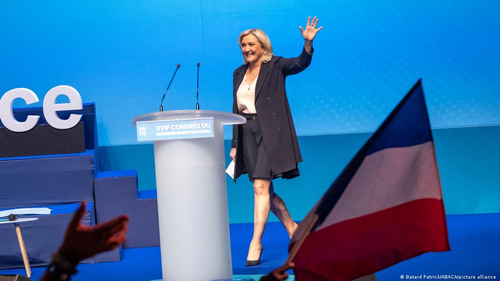 Le Pen cede mando de su partido para centrarse en elecciones | Europa al  día | DW | 12.09.2021