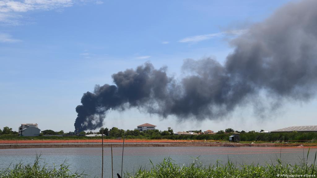 Thailand Bangkok Chemical Plant Blast Kills Firefighter Injures Dozens News Dw 05 07 21