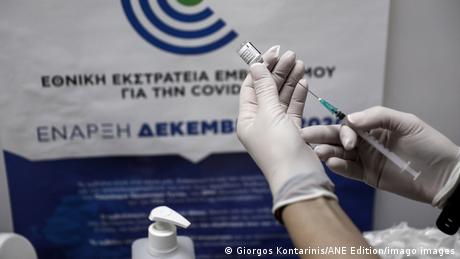В Гърция десетки хиляди антиваксъри са плащали на лекари за