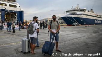 Παραθεριστές που επιστρέφουν από ελληνικά νησιά, Γερμανοί, Αμερικανοί, Έλληνες 