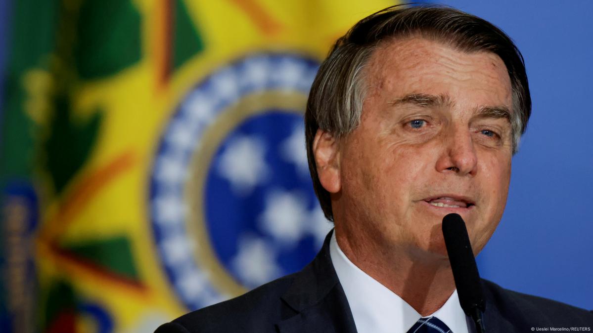 Maioria acha Bolsonaro desonesto, autoritário e pouco inteligente, diz  Datafolha