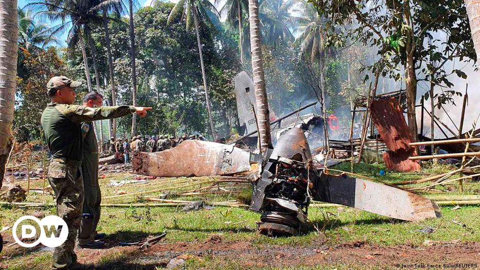 philippines-black-box-in-military-plane-crash-recovered-dw-06-07-2021