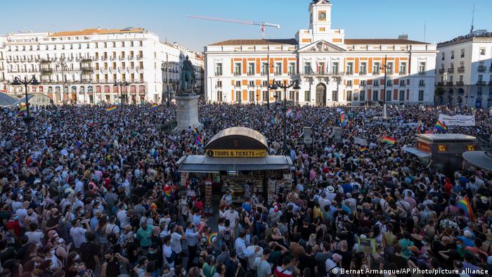 Espanha Tem Protestos Apos Morte De Jovem Gay De Origem Brasileira Noticias Internacionais E Analises Dw 06 07 2021