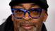 Filmemacher Spike Lee mit blauer Brille Filmemacher Spike Lee mit blauer Brille