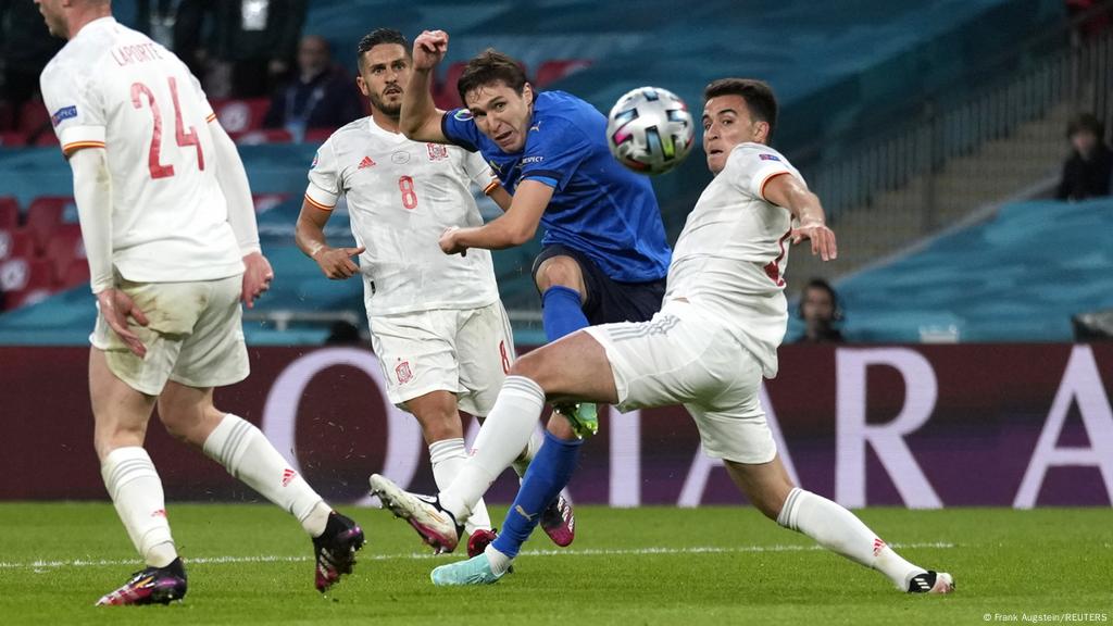 Euro Italy Survive Shootout To Reach Final In Packed Out Wembley Sports German Football And Major International Sports News Dw 06 07 21