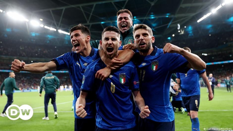 euro-2020-italy-survive-shootout-to-reach-final-in-packed-out-wembley-dw-06-07-2021