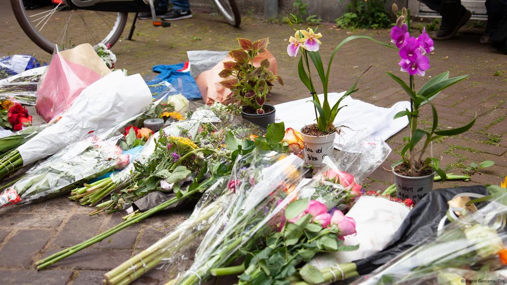 Anger and tears over shooting of Dutch crime reporter Peter R. de Vries |  Europe| News and current affairs from around the continent | DW | 07.07.2021