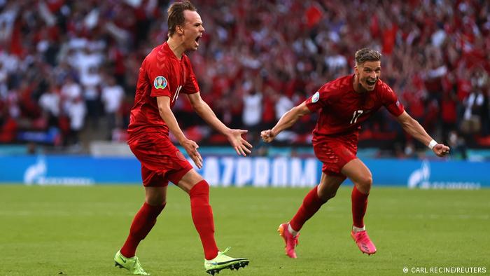 Mikkel Damsgaard célébre son but contre l'Angleterre en demi-finale de l'Euro