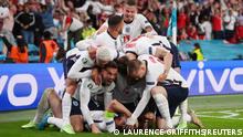Soccer Football - Euro 2020 - Semi Final - England v Denmark - Wembley Stadium, London, Britain - July 7, 2021 England's Harry Kane celebrates scores their second goal with teammates Pool via REUTERS/Laurence Griffiths