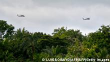 Colombia Army Black Hawk helicopters fly during an operation against illegal gold mining along of the Timbiqui River, on August 9, 2016 in rural area of Timbiqui, departament of Cauca, Colombia.
In a joint operation of the Colombian Armed Forces, two people were captured and 26 excavators and two dredges were destroyed, according to the authorities belonging to the ELN and other organized armed groups. They have calculated that about 18 kilos of gold were extracted daily, with one kilo of this gold worth approximately 38 thousand dollars. / AFP / LUIS ROBAYO (Photo credit should read LUIS ROBAYO/AFP via Getty Images)