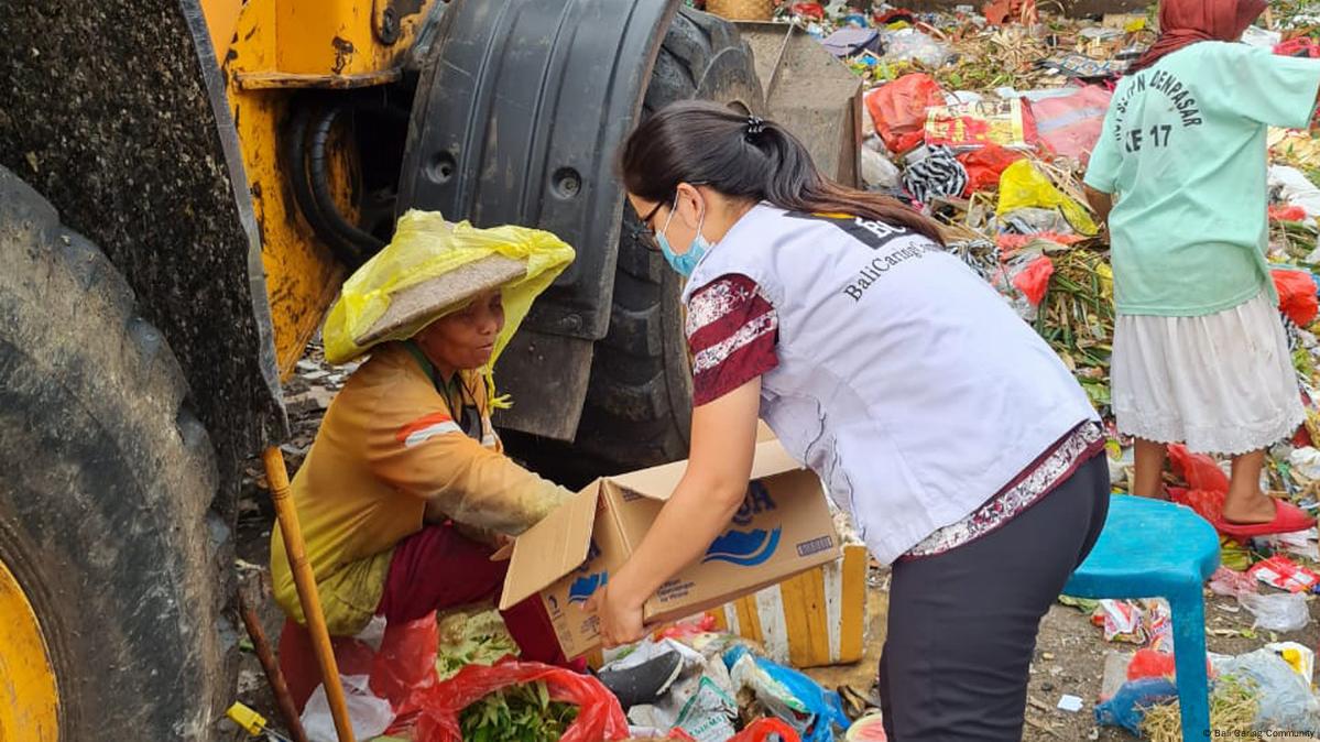 Solidaritas Warga Semakin Kuat Saat Pandemi Mengamuk – DW – 09.07.2021