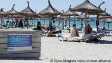26/06/2021***
Touristen sonnen sich am Strand von Arenal. Die Maskenpflicht wurde in Spanien erheblich gelockert. Mund-Nasen-Schutz muss im Freien nicht mehr immer und überall getragen werden.