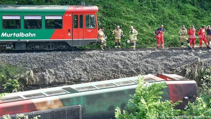 Austria Train Derailment Leaves Several Injured News Dw 09 07 2021