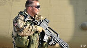 Ein Bundeswehrsoldat im Feldlager Masar-i-Sharif in Afghanistan (Foto: AP)