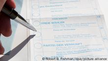 13.09.2013
Wahlschein zur Bundestagswahl, Wähler wählt Partei der Nichtwähler, , Foto: Robert B. Fishman, ecomedia, 13.9.2013 Wähler macht sein Kreuz,