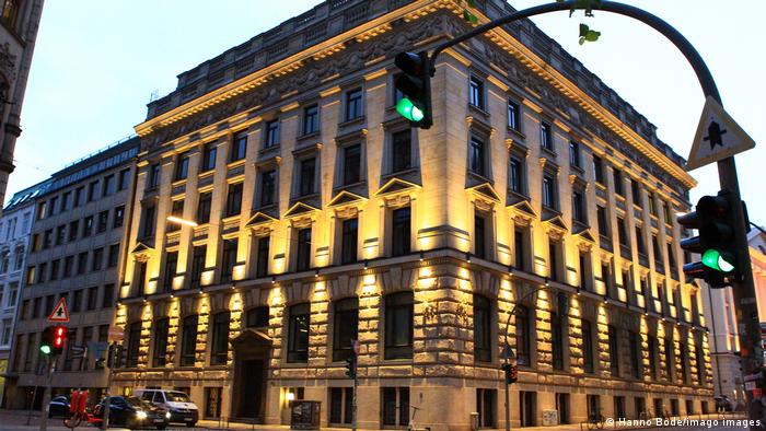 Sediul băncii private M.M.Warburg & CO din Hamburg
