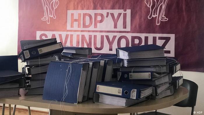 Anayasa Mahkemesi'nin HDP'ye gönderdiği iddianame 70 klasörden oluşuyor.