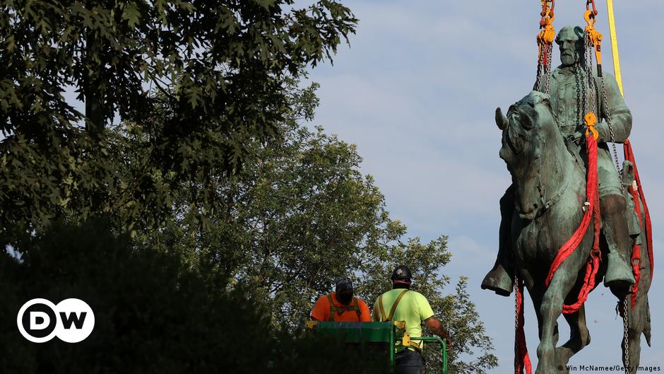 Umstrittene Denkmäler in Charlottesville abgebaut