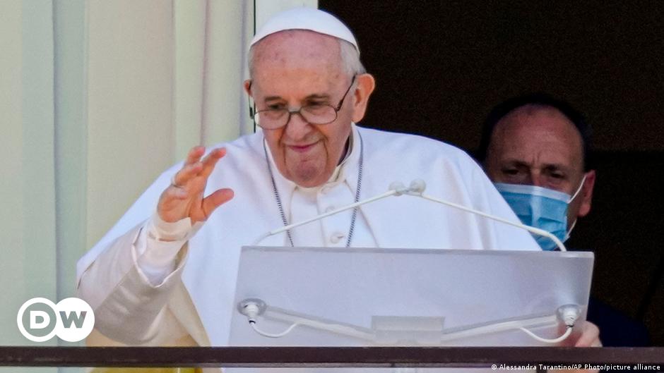 Papst spricht Angelus-Gebet vom Krankenhausbalkon