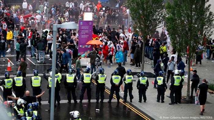 EURO 2020 | Finale Italien vs England | Fans vor dem Stadion