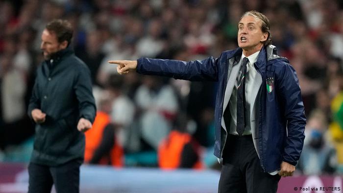 İngiltere Teknik Direktörü Southgate ve İtalya Teknik Direktörü Mancini