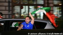 Эйфория в Германии. Как итальянцы отпраздновали победу (фото)
