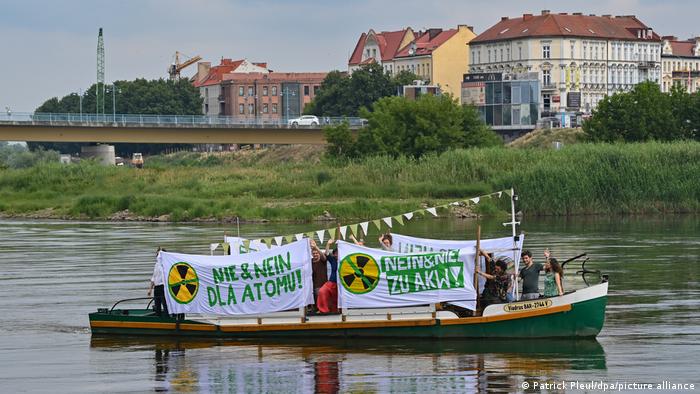 Protest polskich i niemieckich Zielonych na Odrze przeciwko budowie elektrowni atomowej w Polsce
