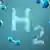 H2 escrito sobre un fondo verde junto a imágenes de moléculas en color azul.