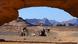 Libye | Caravane de chameaux des nomades touaregs campe dans les montagnes de l'Akakus Libye | Caravane de chameaux des nomades touaregs campe dans les montagnes de l'Akakus