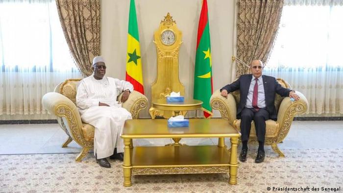 Le préisident mauritanien Mohamed Ould Cheikh El Ghazouani reçoit son homologue sénégalais Macky Sall (Archives - Nouakchott, 12.07.2021)