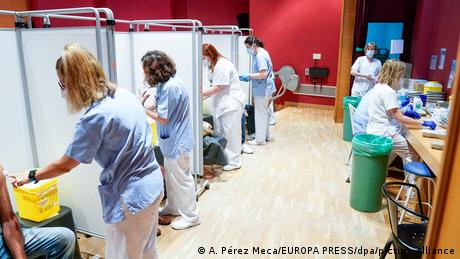 Испания е ваксинирала дотук цели 72 5 на сто от населението