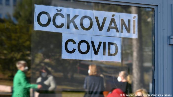 Vaccination center in Czech hospital: 15,000 doses came from Germany.