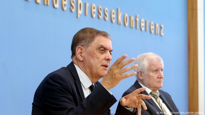 Romani Rose and former Interior Minister Horst Seehofer