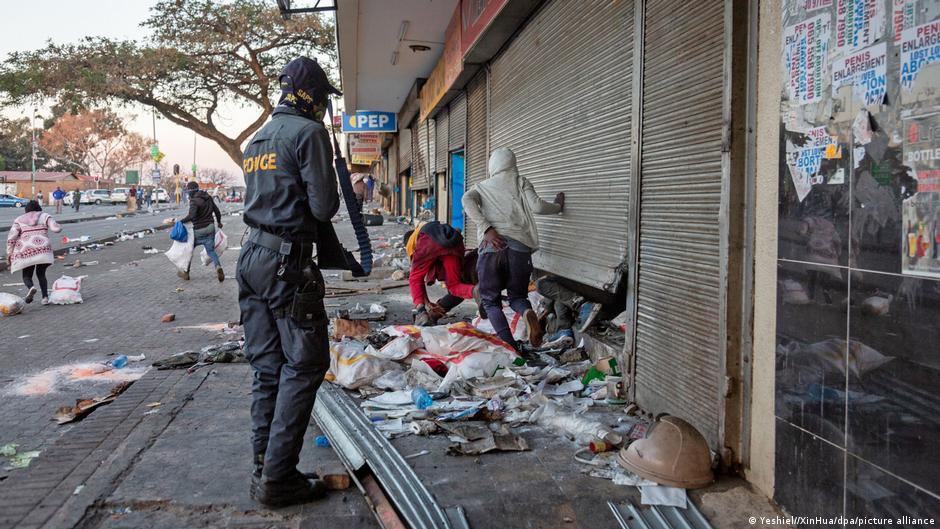 Sube a 72 la cifra de muertos por disturbios en Sudáfrica | El Mundo | DW - Vimarsana News