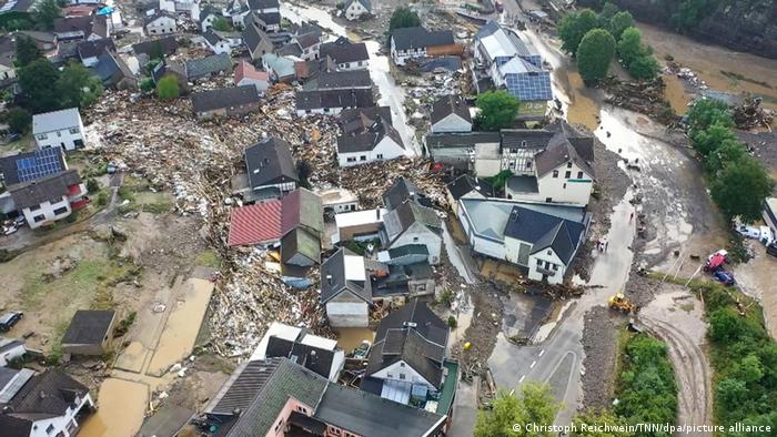 المياه جرفت عدة منازل في بلدة شولد في ألمانيا