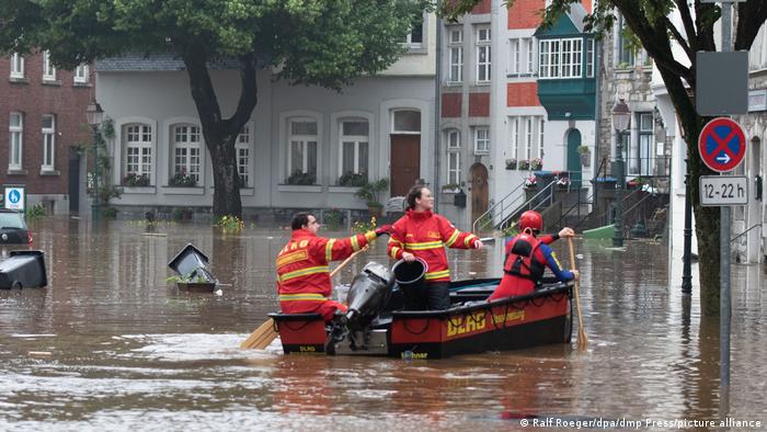 A rescue boat at work during floods in Aachen