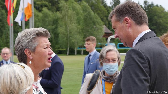Slowenien | EU-Innenministertreffen | Ylva Johansson EU-Kommissarin im Gespräch mit Stephan Mayer